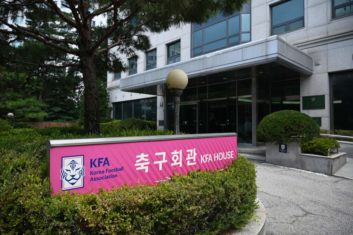 韩国警方突袭足协,调查洪明甫任命过程涉嫌违规