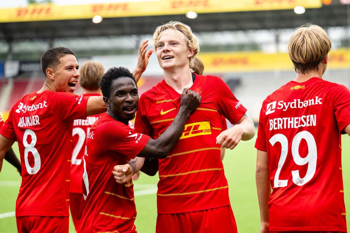 欧冠资格赛：伯特尔森世界波，北西兰客场2-0完胜瓦卢尔