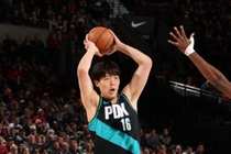 媒体人:小杨防守总是“象征性”扑一下 很多CBA习惯在NBA行不通