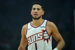 效率不算高！布克22中6拿到19分7板6助1断