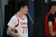 马健：张镇麟根本没进比赛状态 中国队扭转颓势最大问题还是防守