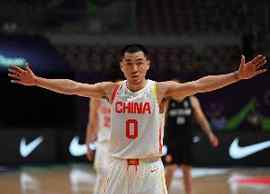 中国男篮首发：高诗岩、胡明轩、朱俊龙、曾凡博、周琦