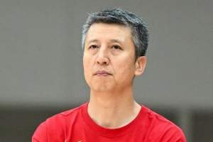 媒体人:中国男篮很多都是空位3分不中 基本功太糙的短板彻底暴露