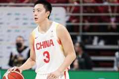 媒体人：胡明轩是正值当打之年的全明星后卫 怎么会低迷成这样？