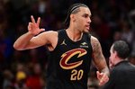 大传小配合！小莫布里弧顶持球妙传 泰森顺下单臂暴扣！