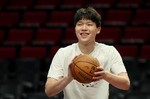 拓媒:杨瀚森面对艰难的对位没有退缩 表现堪称一场自我胜利