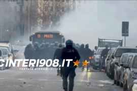 记者：热那亚和国米球迷在赛前爆发冲突，警方介入