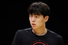 4分2板2助1断1帽填满数据栏！杨瀚森钉板大帽艾萨克上篮！