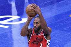55分11板！韩乔生：认真打球的小卡就是不一般 攻防一体的战神