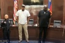 奥尼尔资助有警察梦的2.21米大个：承担生活费+考上送定制警车