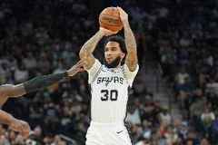 尚帕尼单场飙射11记三分 追平范弗里特保持的NBA落选秀最多纪录