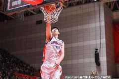 一柱擎天！徐昕7投5中拿到13分12篮板1助1帽 6个前场板很亮眼