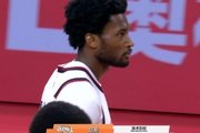 禁飞区！琼斯分别送给萨林杰&奎因&焦泊乔仨大帽 最后砸球泄愤吃T
