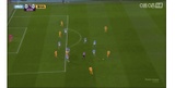 扑救还是稳！格罗斯近距离头球攻门，被多纳鲁马扑出