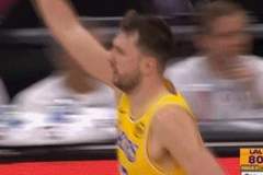 苦苦支撑！东契奇3节已砍40分6板6助 钻人缝突破上篮追分打停国王