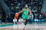 独挑大梁！威尔斯半场12中8砍下18分 辽宁3位首发得分挂零