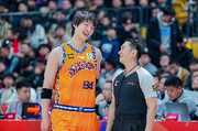 王哲林：一直被打 我也不知道手指什么时候能好 希望他们少打我点