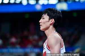 不太行！徐杰半场出战14分钟 5投仅1中拿到3分