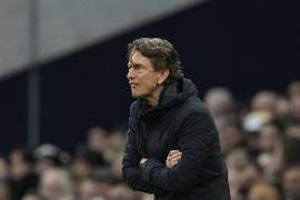 电讯报:艰难战平降级区球队伯恩利,弗兰克帅位已岌岌可危