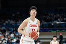 媒体人：余嘉豪辗转3万里&通过5次转机驰援中国男篮 担心影响状态