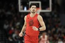 状态回归！阿夫迪亚半场10中7&8罚全中砍下23分7板2助！