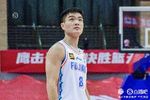 关键两罚失手！黎伊扬14中8拿到18分7助 三分5中2