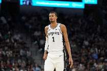 攻防震慑力！文班内线无敌砍下26分14板4助5帽 外线略浪7中1