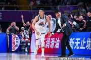 齐鲁晚报:冤家又迎对决!今晚客战新疆,高速男篮剑指三连胜