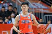 今天打得不错！黎伊扬8中5拿到16分 三分4中3&另有2板4助3断