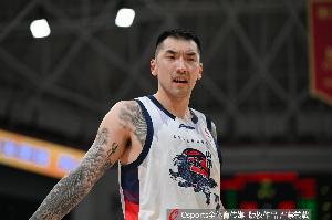 媒体人:小外约翰逊和克里斯的组合是球队底气 12进8打辽宁有的打