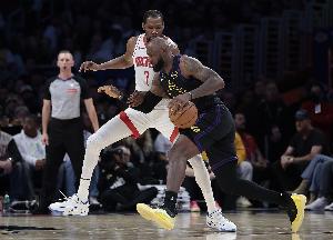 命中率39%vs52.9%！前两场火箭比湖人多出手44次 却少进2球