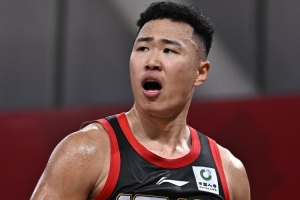常规赛MVP!记者:贺希宁大器晚成 这背后是十数年如一日的死磕