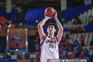 解说:徐昕人挪活树挪死 米切尔因材施教 最具进步球员非他莫属