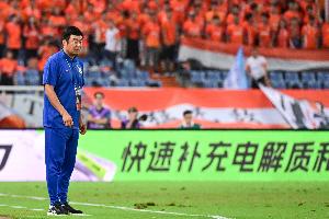 足球报:泰山从过程到结果双重崩盘,年轻化也对技战术打法有影响
