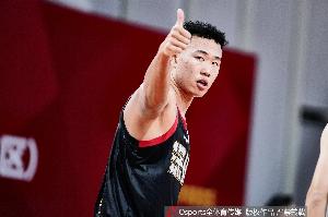 直播吧采访贺希宁:为自己获得MVP而骄傲 赛季还未结束继续努力