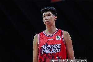 广州男篮主帅:球队在比赛中没有慌 徐昕是我心中的DPOY