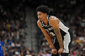 哈珀:我们需要打出我们风格的篮球 不能让任何人打乱我们节奏