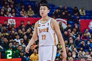 媒体人:焦海龙末节防守全情投入 判罚小插曲反而让他越战越勇